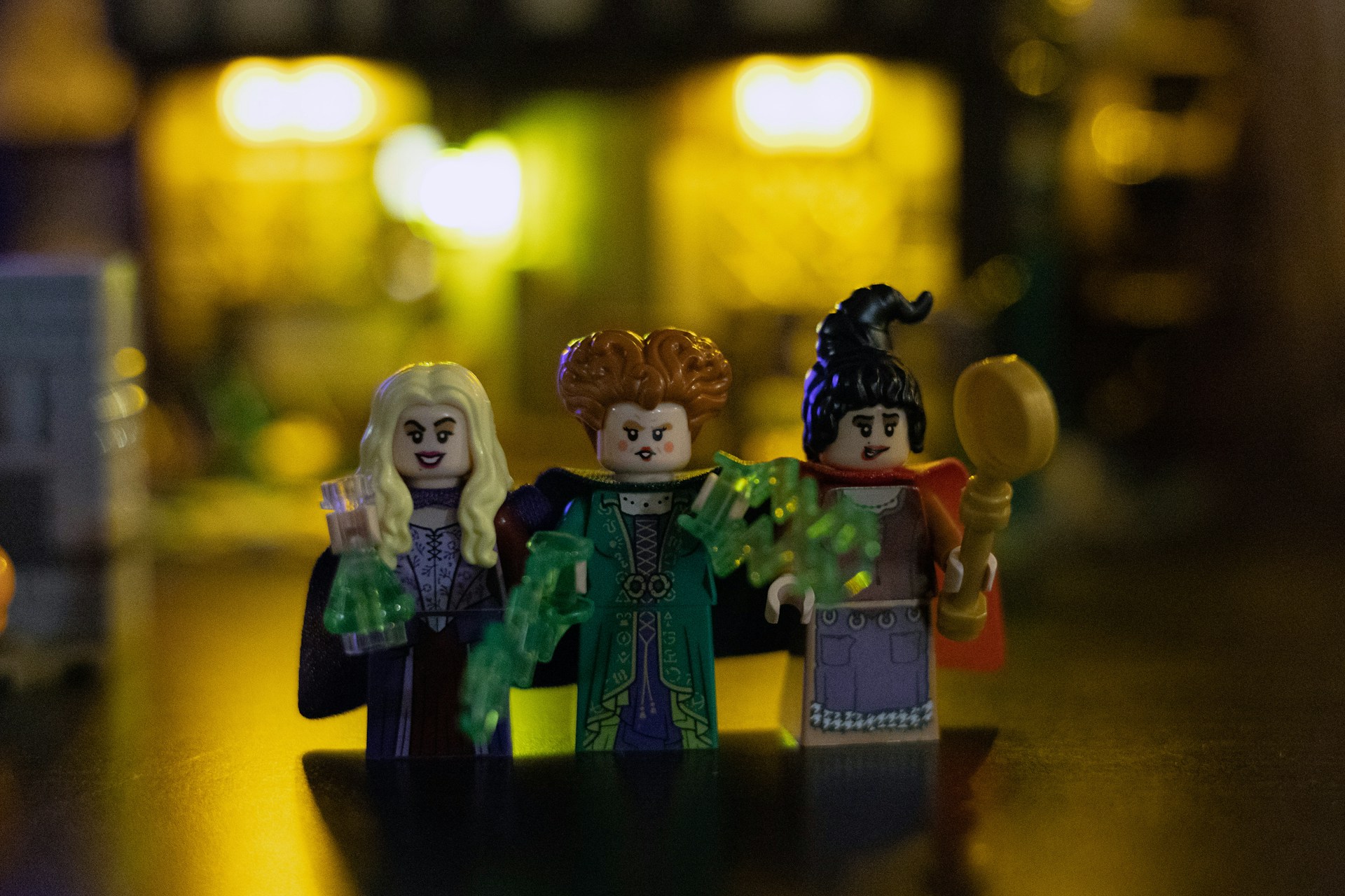 3 Lego figures of the main characters in Hocus Pocus